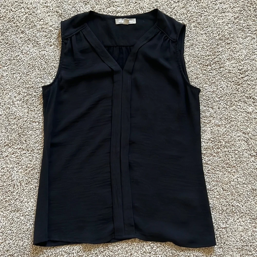 Women’s Banana Republic Black Sleeveless V-neck Blouse - Picture 1 of 7